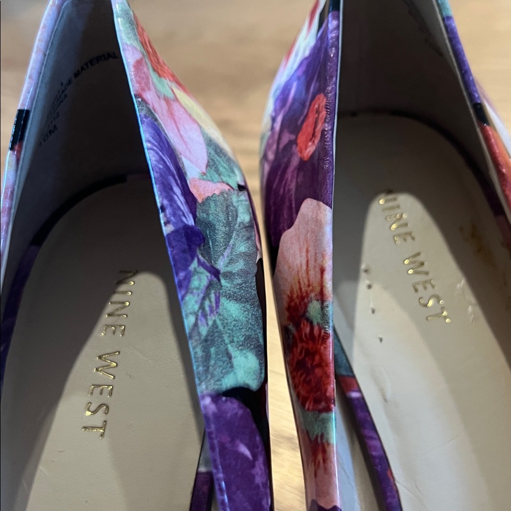 NINE WEST SZ10 Floral Women’s Pumps 
3 1/2 “ high STUNNING - Picture 2 of 5